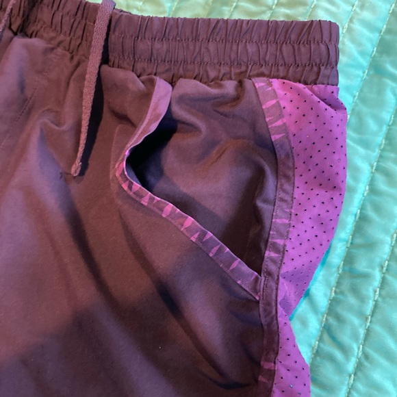 Under Armour Running Shorts - Picture 2 of 4